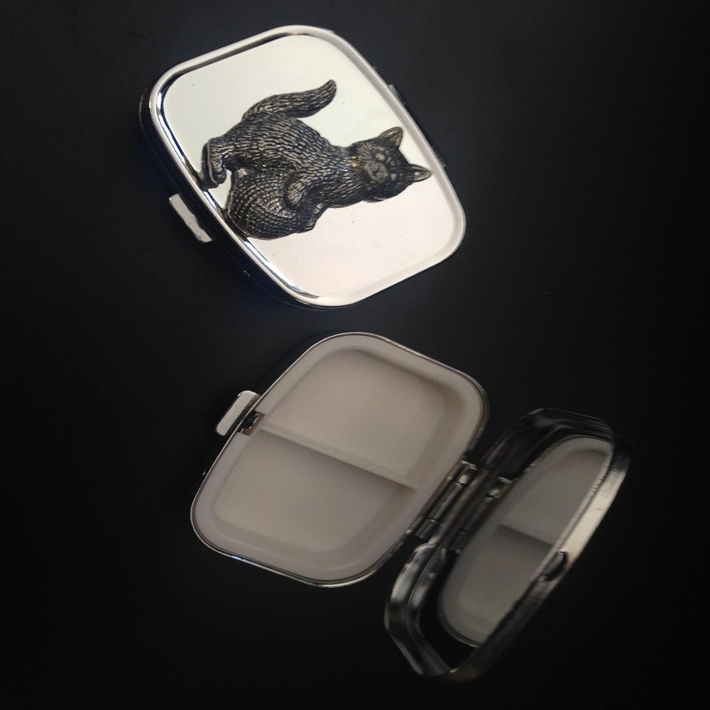 Kitten and Wool A42 English Pewter Silver Rectangular Pill Box