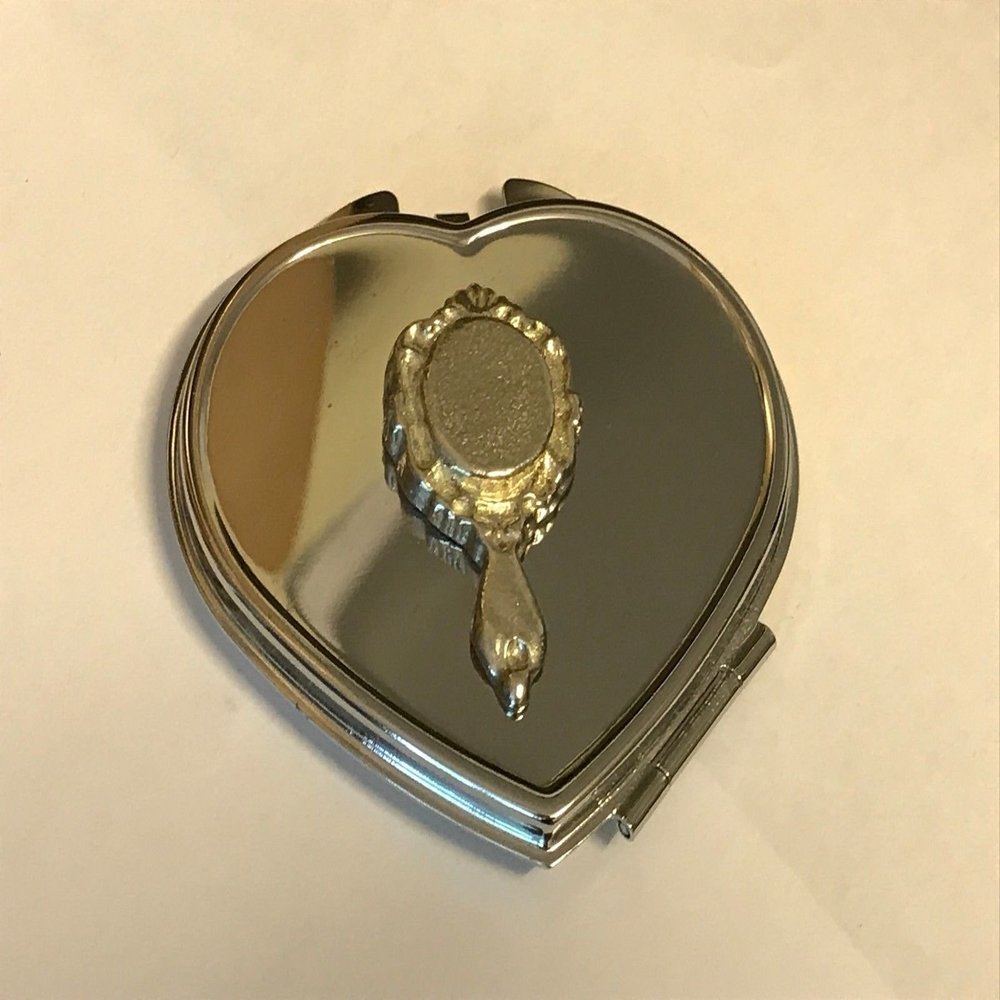 Giftsforall TG99 Heart-Shaped Hand Mirror with English Pewter