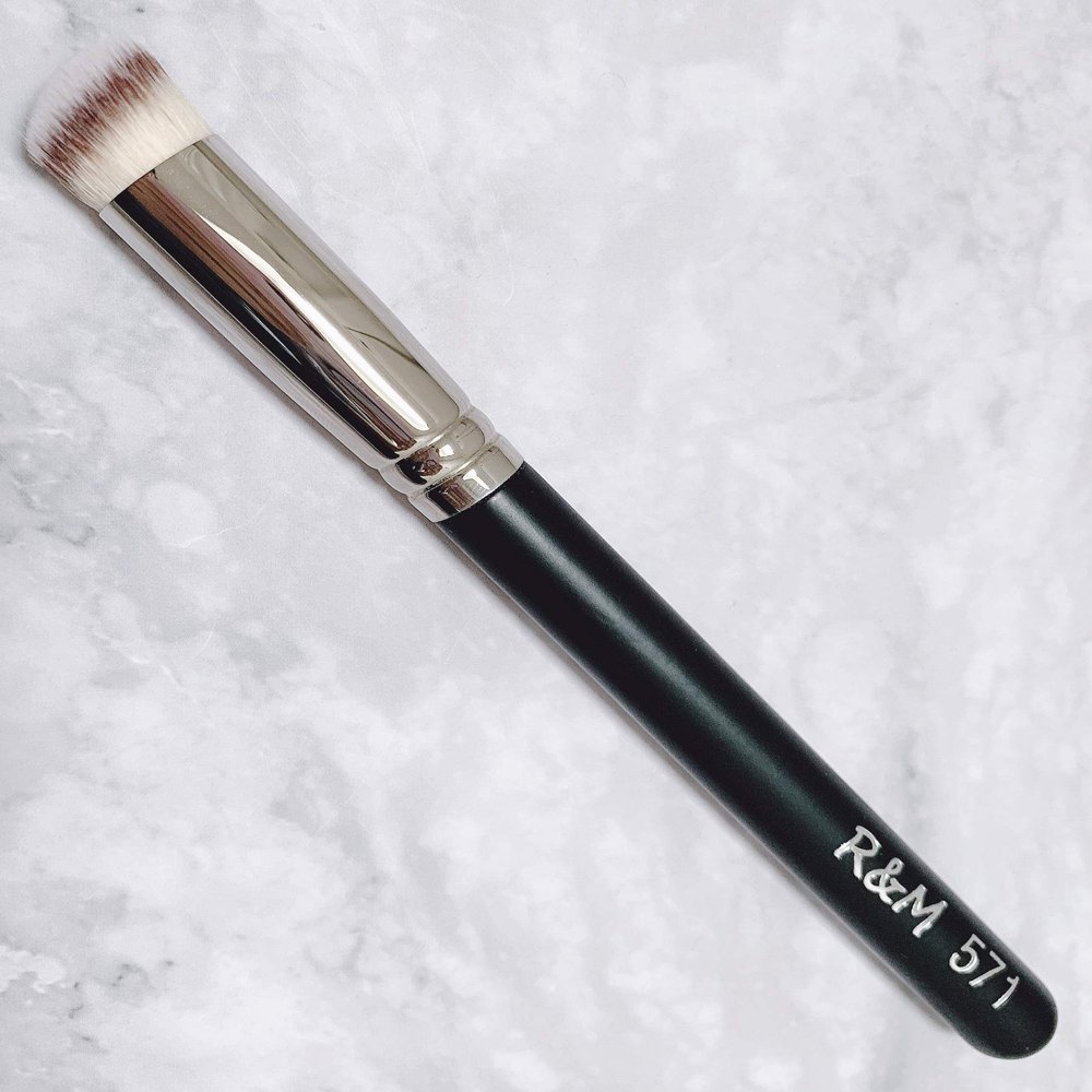 R&M 571 Mini Angled Rounded Concealer Brush, Synthetic Hair