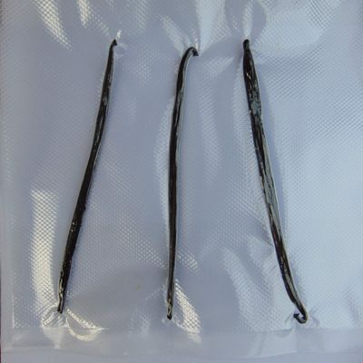 Premium Vanilla Beans, 3 pcs, approx. 15–17 cm long, unsplit, beautiful color and aroma