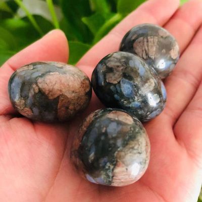 WGPHDW Crystal Healing Meditation Decor, 20–30 g Mini Natural Glaucophane Quartz Stones, 4 Pieces