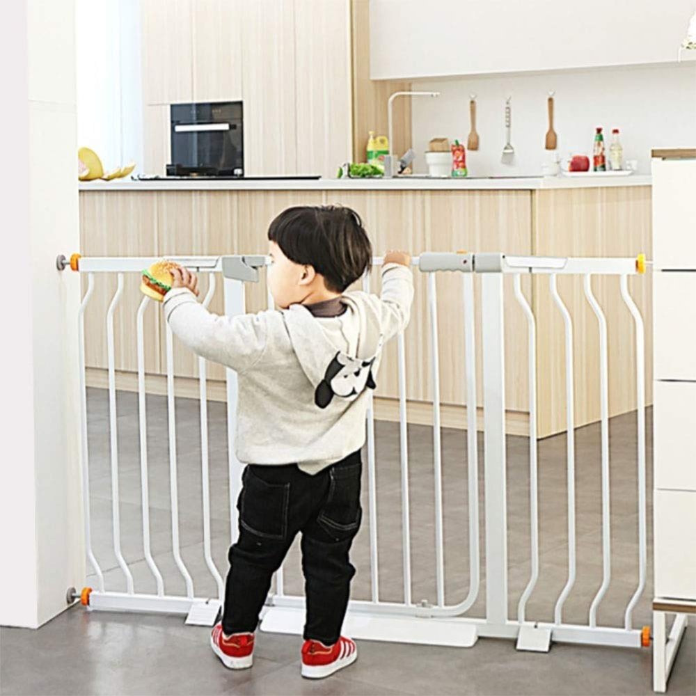 MERTNK Extra-Wide White Metal Baby and Pet Gate, 125–132 cm, Pressure-Mounted