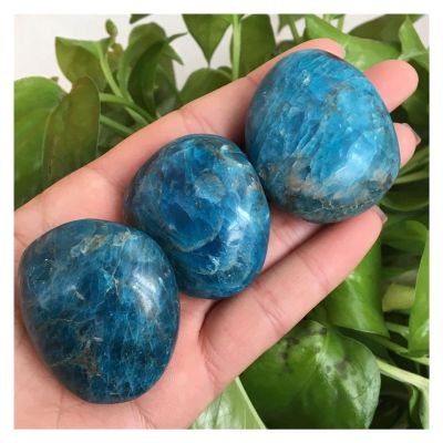 Kigauru Natural Rough Blue Apatite Palm Stone, Raw Gemstone Crystal for Meditation and Healing Energy (Size: 1 pc)