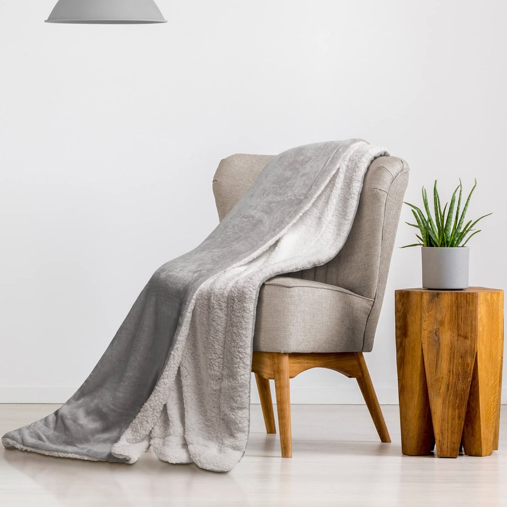 Euromat Sherpa Microfiber Flannel Blanket, Throw, Bedspread 150 x 200 cm (Light Gray)