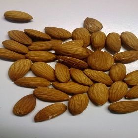 Almond Kernels with Shell – Extra Large, 100 g