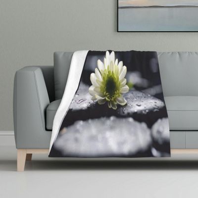 ASEELO 122 x 81 cm Flower Fleece Blanket for Sofa, Bed and Travel