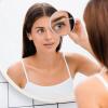 Compact Round Cosmetic Mirror with 10x/20x Magnification, Suction Cup and Tweezers view 3