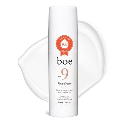 Bo No. 9 Moisturizing Face Cream with Gradual Tan, Smoothing, Anti-Aging, Elasticity-Boosting and UV/Blue Light Protection, Lightweight Texture, 30 ml