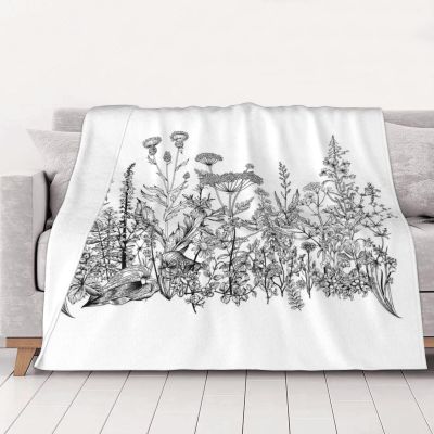 ASEELO 203 x 152 cm Thickened Flannel Blanket with Black and White Flowers