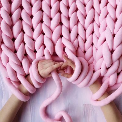 RUANLOV Thick Knit Blanket, Chunky Roving Blanket with Soft Cable-Knit Pattern, Pink, 100 x 150 cm