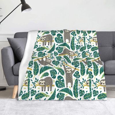 WURTON Charming Sloth Print, 127 x 152 cm, Anti-Pilling Flannel Throw Blanket for All Seasons, Kids, Toddlers, and Adults