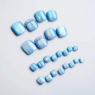 GeRRiT Decorative Nail Stickers, Short Ice-Blue Broken-Flash Design
