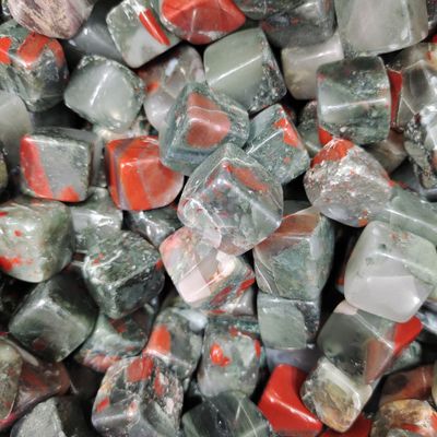 EKFBQBGW Room Decor Natural Crystals and Stones, Natural Bloodstone, Raw Crystal Quartz, Dragon Bloodstone, Decorative Specimen (Size: One Size)