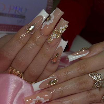 Modern Square Press-On Nails with Rhinestones and 3D Floral Details