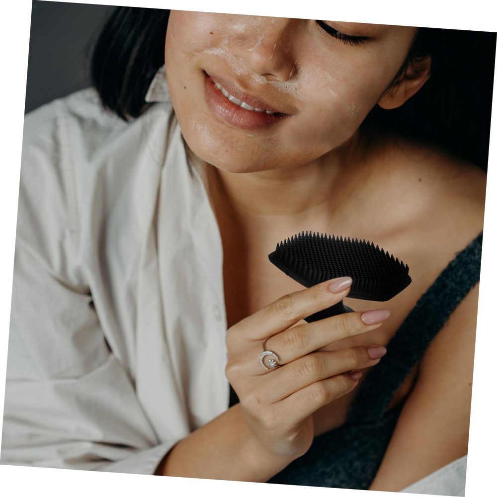 Black Portable Manual Silicone Facial Cleansing Brush