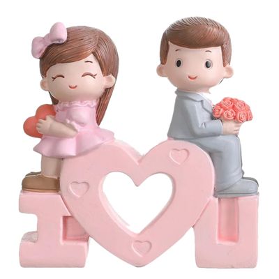 Cabilock Cute Resin Wedding Cake Ornament for Birthday Parties and Home Decor