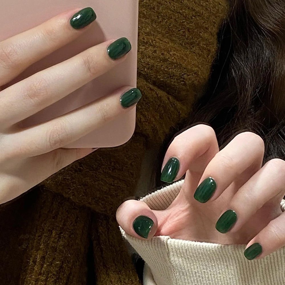 NICENEEDED 24-Piece Green Christmas Press-On Nails, Short Square