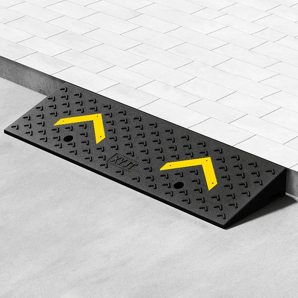 Curb Ramp for Driveways, Outdoor Threshold Ramp with Yellow Arrow, Up to 5-Ton Capacity