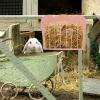 Artibetter Large Rabbit Hay Feeder, Durable Removable Plastic, Easy to Clean view 2