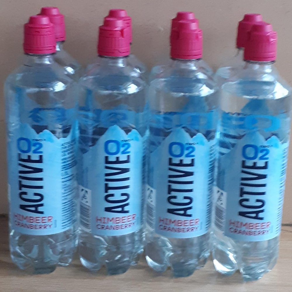 Active O2 Raspberry, 8 Bottles, 0.75 L Each, With Single-Use Deposit