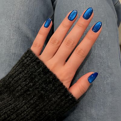 KQueenest Short Press-On Nails, Pastel Blue Cat-Eye, Round, 30-Piece Set