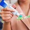Tube Squeezer Clip, Effort-Saving Toothpaste Roller view 2